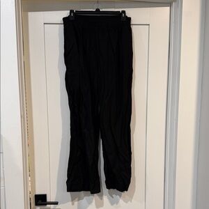 Old Navy Wide Leg Pull-On Pants in Black